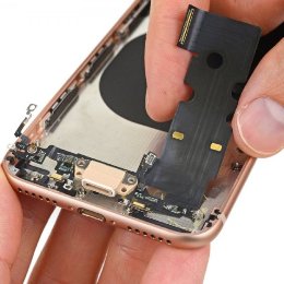 Перестав заряджатися iPhone? Не працюють кнопки? Не проблема! Замінимо Внутрішні компоненти або шлейфи і iPhone буде працювати як новий. Гарантуємо!